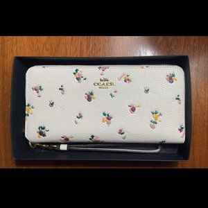 Coach Large Full Zip Accordion Wallet